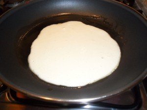 Frigideira Comum 300x225 Como fazer Panquecas   Passo a Passo
