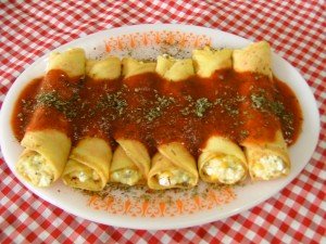 Panquecas com recheio de ricota e milho 300x225 Como fazer Panquecas   Passo a Passo