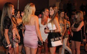 Neymar Filas de adolescentes para a festa 300x185 Festa de Aniversário do Neymar    FOTOS EXCLUSIVAS!