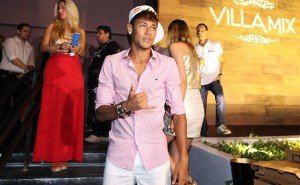Neymar chega na sua festa de aniversario 300x185 Festa de Aniversário do Neymar    FOTOS EXCLUSIVAS!